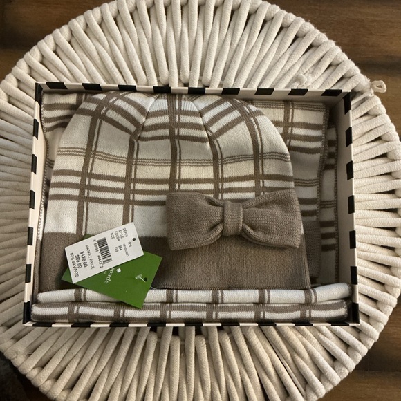 Kate Spade scarf and hat set - Picture 2 of 4